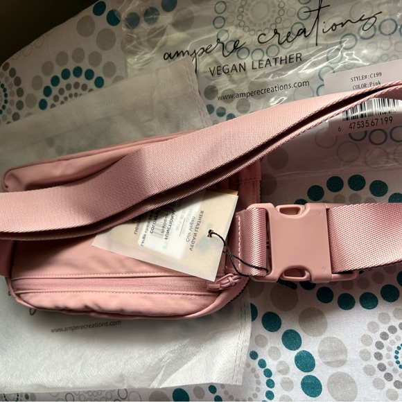 NWT- THE JULIA BAG
Pink rose fanny pack
Soft vegan leather
comes with dust bag - Picture 11 of 16